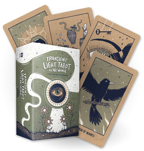 tarot kortos Transient Light Ari Wisner, 81 kortų rinkinys su gido knygele, žalsvai ruda dėžutė ir keli atversti kortų variantai