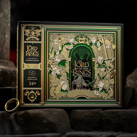Dėlionė The Lord of the Rings 1000 detalių juoda‑žalia auksuota dėžutė su iliustruotu viršeliu ir žiedu fone