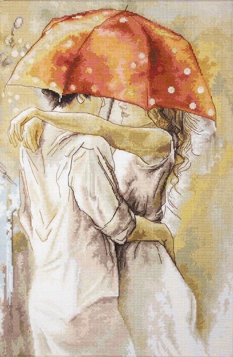 Drobė romantinei interjero sienai: pora apsikabinusi po raudonu taškuotu skėčiu, švelnios pastelinės spalvos, artimas kadravimas, 40x60 cm