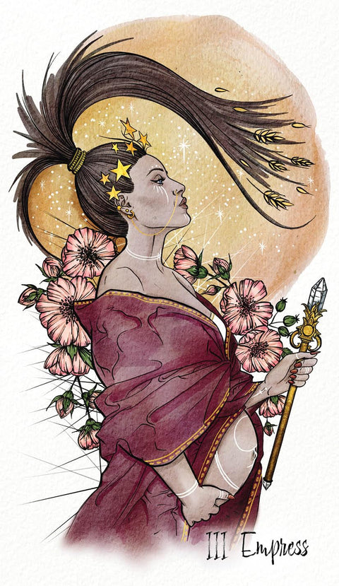 tarot korta Imperatorienė – vertikalus iliustruotas atspaudas su bordo apsiaustu, nėščia figūra, žvaigždžių vainiku ir auksiniu skeptru