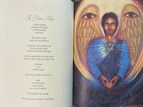 Iliustruota knyga su atverstu puslapiu: kairėje eilėraštis "The Divine Nature", dešinėje auksaspalvis sparnų angelas mėlyna mantija rankomis formuojantis širdį