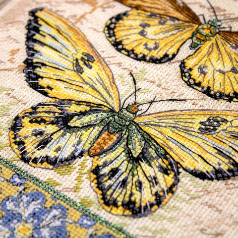 LetiStitch: Vintage Wings - Le Papillons SLETI975 - siuvinėjimo kryželiu rinkinys - HOBI.LT 🇱🇹