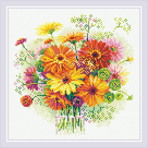 Kryželių rinkinys: ryški geltonų ir oranžinių chrizantemų puokštė ant baltos drobės, sodrių spalvų mozaika, 30×30 cm.