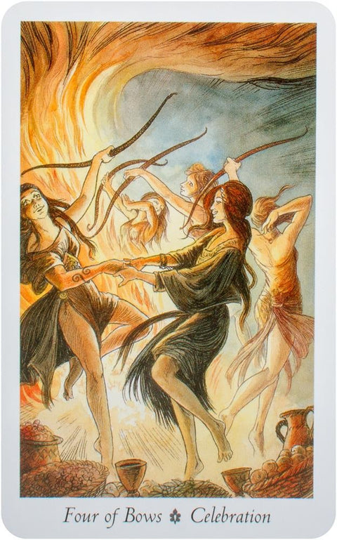 tarot korta Keturi lankai – šventinė scena su šokančiomis moterimis ir liepsnos oranžiniais akcentais, pilna kortos priekinė iliustracija