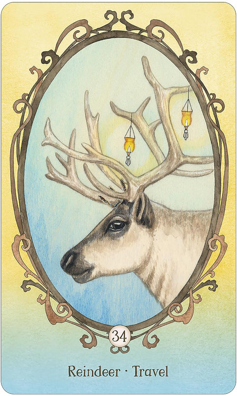 tarot korta Reindeer su briedžio profiliu ir dideliais ragais, šiltų mėlynos–geltonos tonų fone, kabančiomis žvakutėmis ir numeriu 34