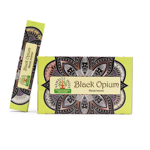 Smilkalai Black Opium masala, Namaste India prekė, žalios dekoruotos dėžutės priekis ir šalia stovinti lazdelė