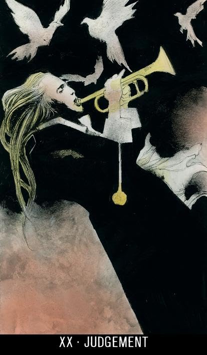 Tarot korta XX Teismas su trimitininku ir baltomis skraidančiomis paukštėmis ant tamsaus fono, vertikalus variantas