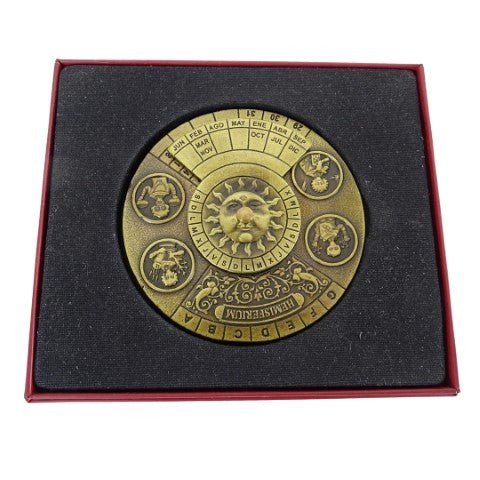 HOBI.LT 🇱🇹: Žalvarinis amžinasis kalendorius ant medinio pagrindo H27 - HOBI.LT 🇱🇹