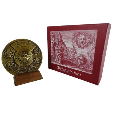 HOBI.LT 🇱🇹: Žalvarinis amžinasis kalendorius ant medinio pagrindo H27 - HOBI.LT 🇱🇹