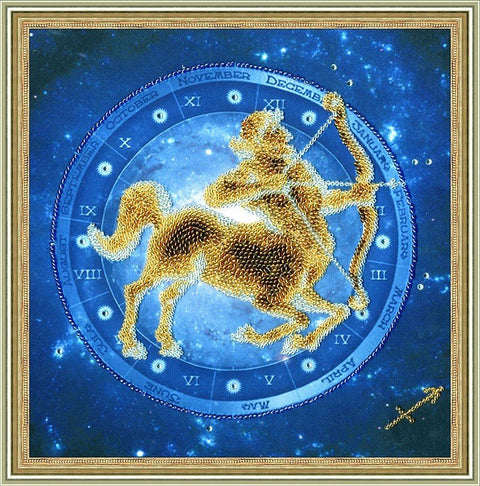 Šaulio zodiako karoliukų siuvinėjimo paveikslas, auksinis motyvas mėlyname fone, priekinis vaizdas su rėmu