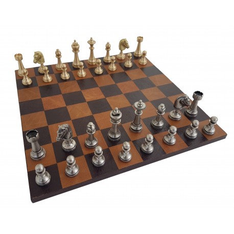 Žalvariniai šachmatai su tikros odos rankų darbo žaidimo lenta