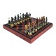 TROJOS MŪŠIS: rankomis spalvinti šachmatai su odos stiliaus lenta ir dėže + ŠAŠKĖS