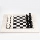 MODERNŪS lakuoti mediniai šachmatai su balta medine žaidimo lenta