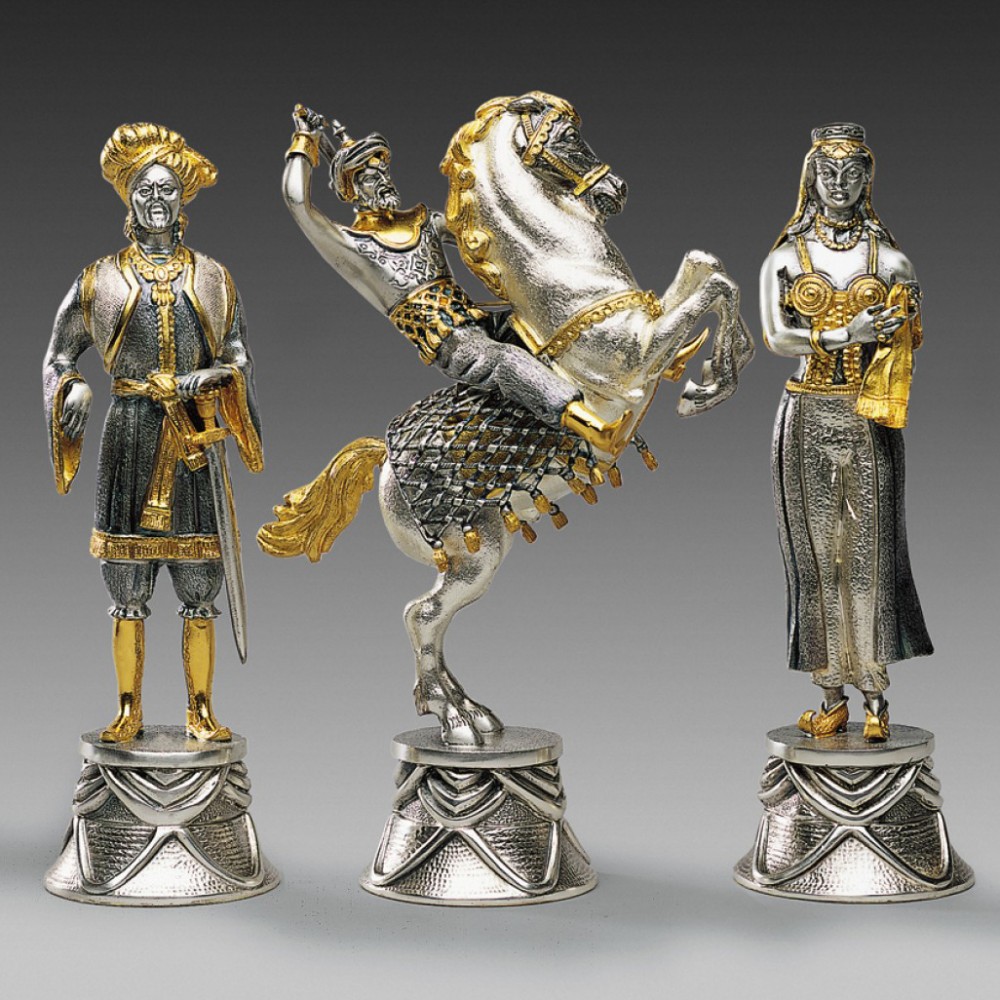 Carlomagno (Charlemagne) Gold and Silver Theme Chess Board