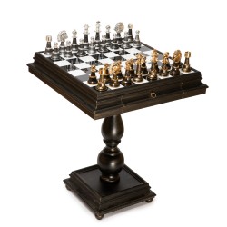 Vertingi auksuoti ir sidabruoti šachmatai su staliuku iš medienos ir alabastro