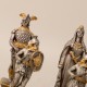 MITOLOGINĖ TEMATIKA: ypač prabangūs šachmatai iš Bronzos dengti tikru 24K auksu