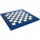 Metalinės šachmatų figūros su mėlynai/balta rankų darbo medine šachmatų lenta
