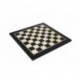 Klasikinių medinių šachmatų komplektas su odos pakaitalo žaidimų lenta. Su dėžute figūroms.