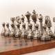 Metaliniai šachmatai su rudai juoda dirbtinės odos žaidimo lenta N°143