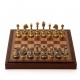 Metalinių šachmatų komplektas su auksinės/burgundiškos spalvos dirbtinės odos šachmatų lenta ir dėžute N°144