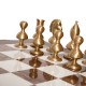Įspūdingi didžiuliai žalvariniai šachmatai su mediniu stalu