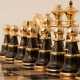 Įspūdingi auksu ir sidabru padengti šachmatai su lenta