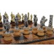 ROMĖNAI vs BARBARAI: Metalinės/medinės šachmatų figūros su dirbtinės odos šachmatų lenta