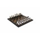 Modernūs metaliniai šachmatai su lakuotos medienos elemetais. Su dirbtinės odos lenta.