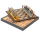 CIVILINIS KARAS: rankomis spalvinti šachmatai su odos stiliaus lenta ir dėže + ŠAŠKĖS