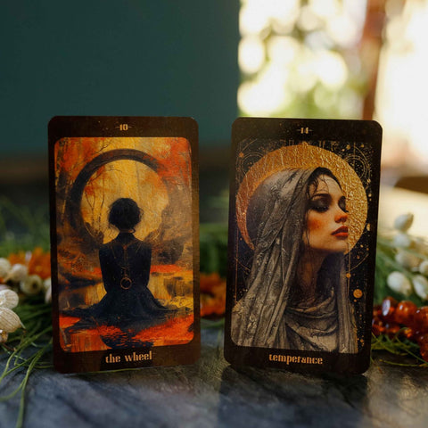 Amber Moon Tarot kortos su instrukcijų knygele (78 kortos)