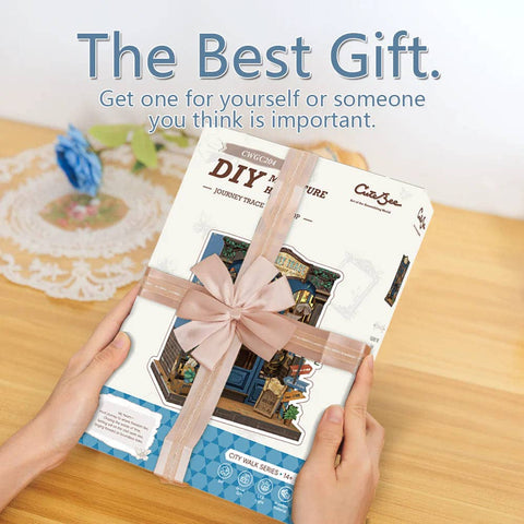 Surenkama medinė knygų diorama–laikiklis su LED „Journey Trace Bookshop“