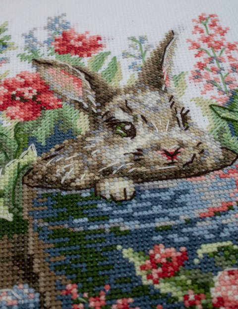 Žydintis zuikis – kryželiu siuvinėjimo rinkinys su Aida 14 ct, 20x20 cm