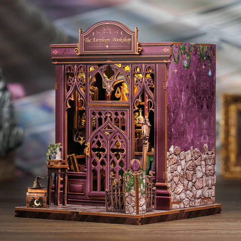 Medinė knygų atrama su LED „Astrologijos knygynas“ DIY rinkinys