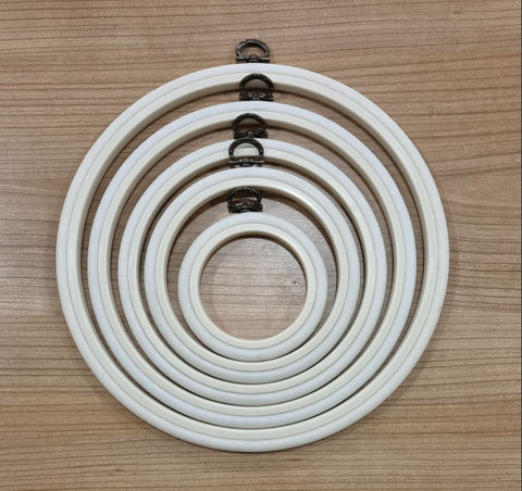 Lankelis siuvinėjimui Nurge Flexi, apvalus baltas, 17 cm