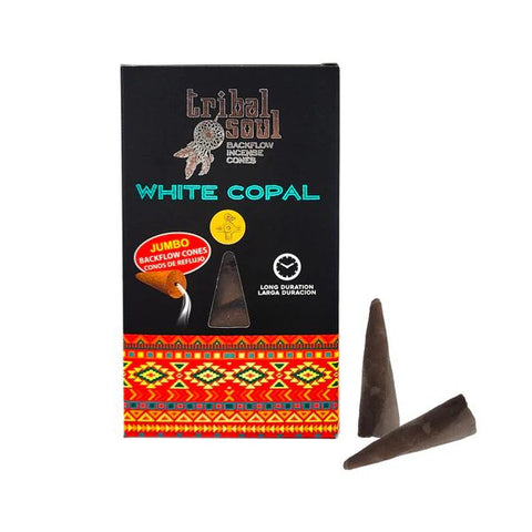 Smilkalų kūgeliai Tribal Soul White Copal, juodoje pakuotėje su spalvotu etniniu raštu ir dviem rudais kūgeliais šone, skirti atgalinio dūmų srauto naudojimui