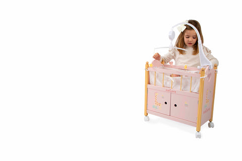 Arias medinė lėlių lovytė su spinta, karusele ir patalyne (iki 45 cm)