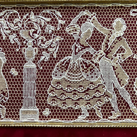 Siuvinėjimo kryželiu rinkinys „Pokylių salės nėriniai“, 3 spalvos, 75x16 cm