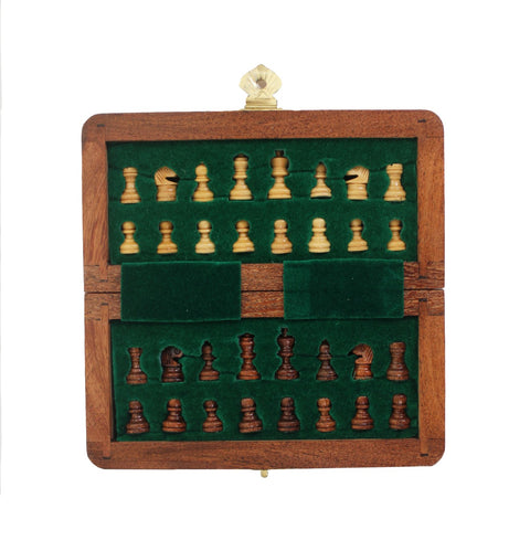 Maži MAGNETINIAI mediniai šachmatai su sulankstoma dėžute. 13x13cm., karalius: 1,8cm.