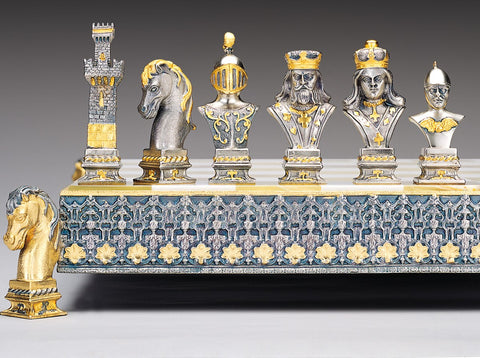 POKERIO STILIUS: Ypač prabangūs šachmatai iš Bronzos dengti tikru 24K auksu