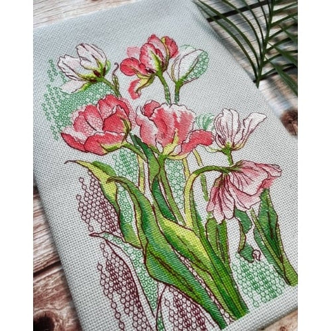 Blackwork siuvinėjimo rinkinys „Grakščios tulpės“ 21 x 30 cm