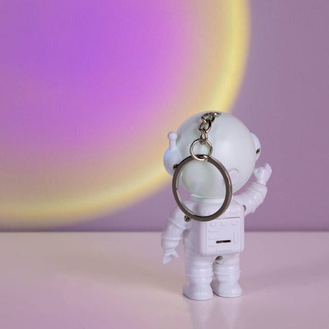 Šviečiantis astronauto raktų pakabukas, 7 cm