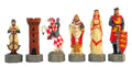 Šachmatų figūrėlės medievalinės, rankų dažytos, frontalinė kompozicija su karaliumi, karaliene, riteriu, bokštu ir pėstininku ant akmens pagrindų, detalus profilis