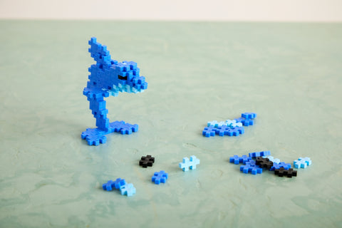 Plus-Plus Mini 3D konstruktorius Spalvotas delfinas – 100 det., 5–12 m.