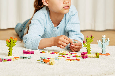 Plus-Plus konstruktorius Gėlės – 240 mini detalių (20 mm), 5–12 m. vaikams, pagaminta Danijoje