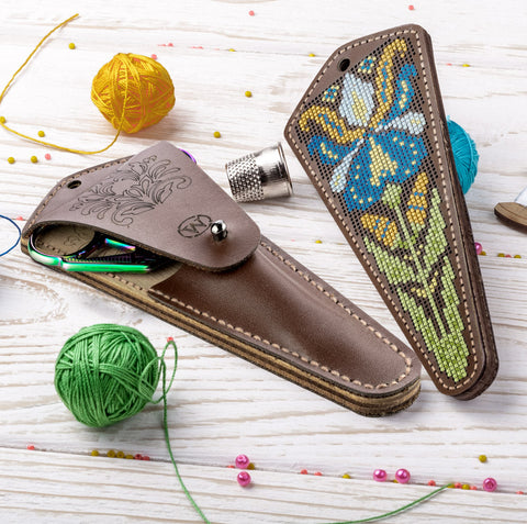 Žirklių dėklo siuvinėjimo rinkinys „Irisai“, dirbtinė oda 10–13 cm