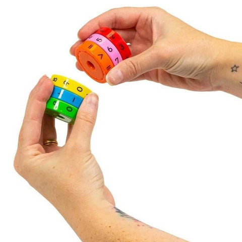 Magnetiniai matematikos žiedai vaikams – skaičiai ir simboliai (6 vnt.)