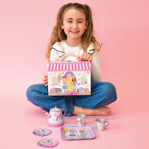Muzikinis arbatos servizas vaikams „Geriausios draugės“, 9 dalių – Floss & Rock, su grojančiu arbatinuku lagaminėlyje