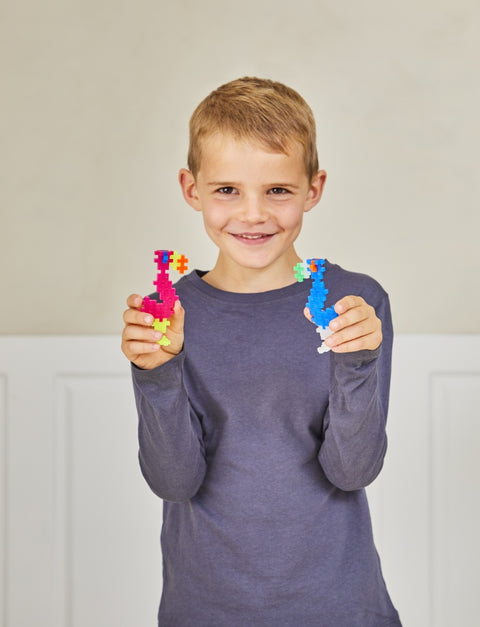 Plus-Plus Mini konstruktorius – 520 det., neoninių spalvų, 1 m vamzdelis