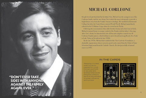 knygos puslapis su Michael Corleone juodai baltu portretu, aukso fono biografija ir dviem juodai aukso tarot kortomis