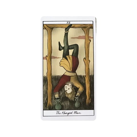 Tarot korta Pakabintas žmogus, retro iliustracija su raudona ir geltona apranga, viena iš kortų komplekto variantų